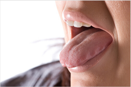 Σε τι οφείλεται η πικρή γεύση στο στόμα σας το πρωί;
