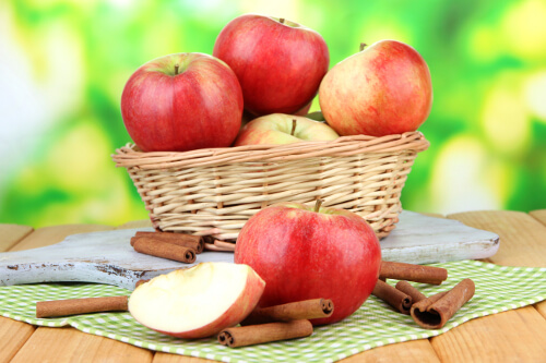 απομάκρυνση των τοξινών  με μηλα 