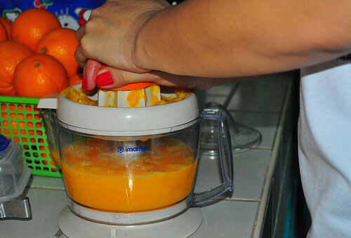 Φυσικοί τρόποι καθαρισμού του εντέρου - Στύψιμο πορτοκαλιού