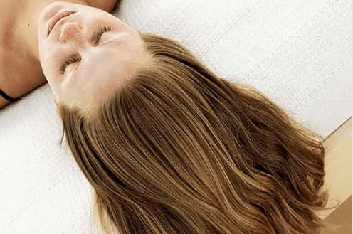 Θεραπείες ομορφιάς με μηλόξυδο - Γυναίκα με μακριά μαλλιά