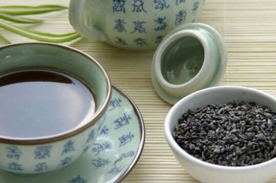 Μπλε τσάι - Μπλε τσάι σε ποτήρι