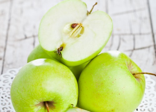 Τα οφέλη του πράσινου μήλου σε άδειο στομάχι
