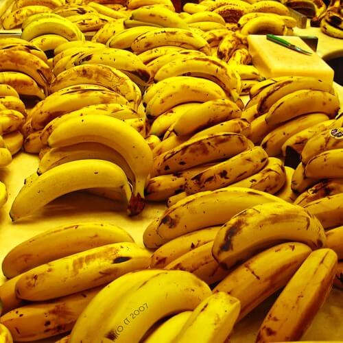Σπιτικές θεραπείες για τις σκασμένες φτέρνες- μπανανα