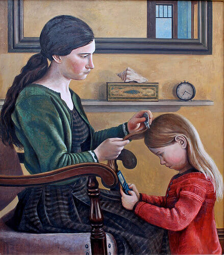Απαλλαγείτε από ψείρες και κόνιδες - Γυναίκα βουρτσίζει τα μαλλιά της κόρης της