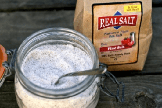 Θεραπεία της ιγμορίτιδας - Δοχείο και σακουλάκι με θαλασσινό αλάτι