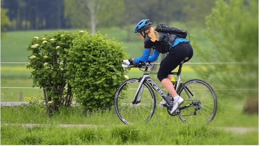 όμορφα πόδια με ποδηλασια