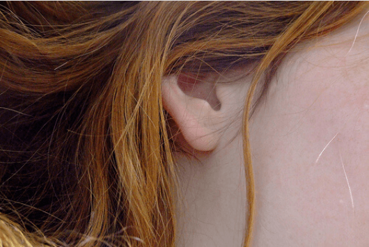 Πώς να ξεβουλώσετε τα αυτιά σας - Γυναικείο αυτί