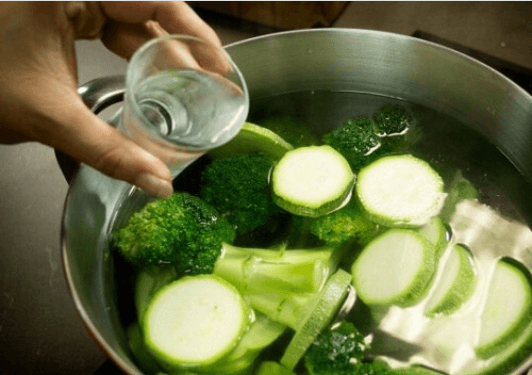 Πώς μαγειρεύονται σωστά τα λαχανικά; 8 τρόποι