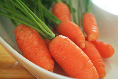 θεραπείες για τον ξερόβηχα με καρότα