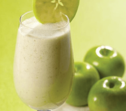 Τα οφέλη της βρώμης και των πράσινων μήλων - Σμούθι με βρώμη και πράσινα μήλα σε ποτήρι