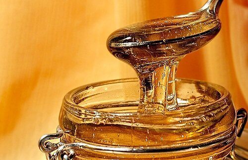 Σπιτικό σιρόπι για το βήχα - Δοχείο με μέλι