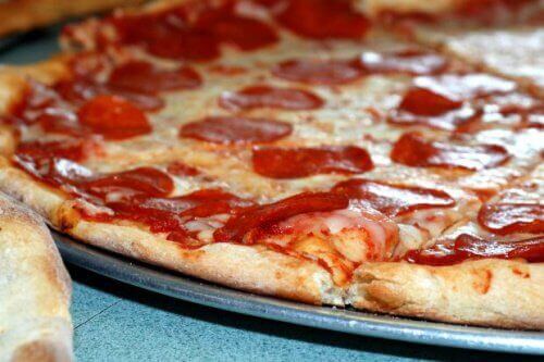 τροφές που πρέπει να αποφεύγετε τη νύχτα - πίτσα