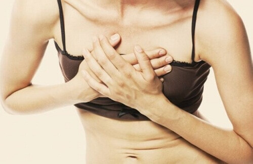 Οδυνηροί πόνοι στο στήθος: πόσο σοβαροί είναι;