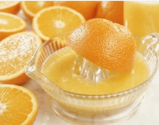 Υγιεινά φρούτα - Στύψιμο πορτοκαλιών