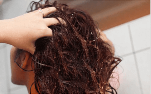 Δυναμώστε τα μαλλιά σας με νερό από λιναρόσπορο