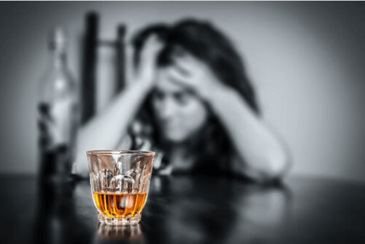 Λειτουργία του θυρεοειδή - Γυναίκα εθισμένη στο αλκοόλ