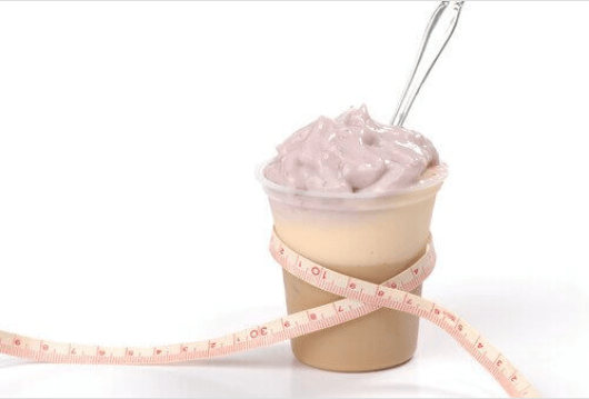 Παγωμένο γιαούρτι σε ποτήρι