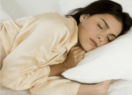 Αποτοξινώνετε το συκώτι σας - Γυναίκα κοιμάται
