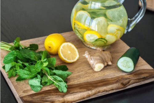 Συνταγή αποτοξίνωσης με λεμόνι, πιπερόριζα και αγγούρι