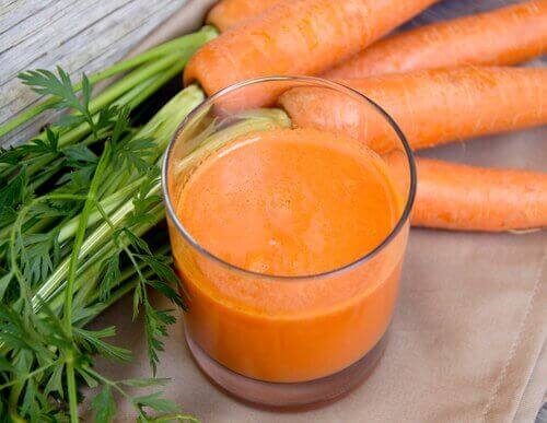 Smoothies και χυμοί - Χυμός από καρότα και καρότα