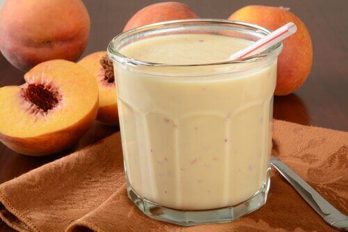 Smoothies και χυμοί - Smoothie με γιαούρτι και ροδάκινο