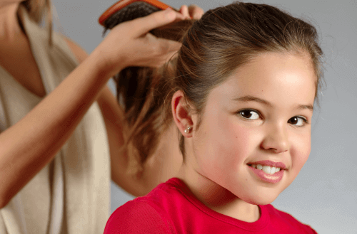 Μάθετε πώς να φροντίζετε τα παιδικά μαλλιά