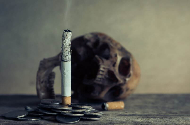 πόσα χρόνια αφαιρεί το κάπνισμα