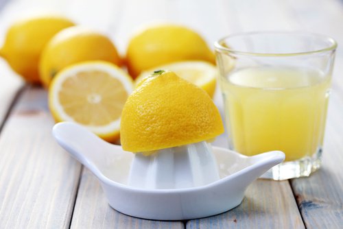 Λεμόνι για την καταπολέμηση όγκων - Λεμόνι σε στίφτη και χυμός λεμονιού