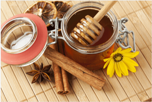 Μέλι και κανέλα - Μέλι, κανέλα και αποξηραμένα φρούτα