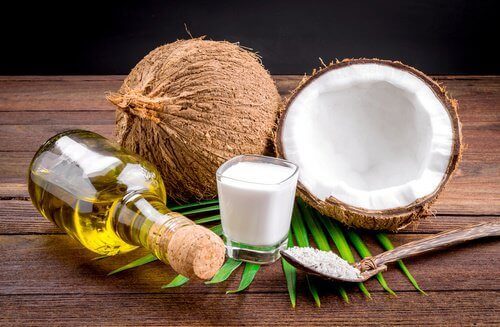 ελαιο καρυδας για να ισιώσετε φυσικά τα μαλλιά σας