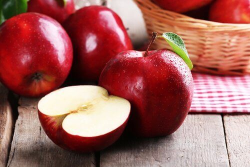 Τροφές που καθαρίζουν το συκώτι - Κόκκινα μήλα