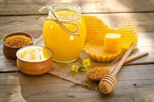σπιτική αντιγηραντική κρέμα - κερί μέλισσας