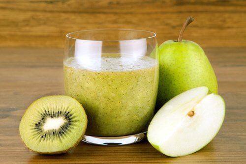 Smoothie με αχλάδι και ακτινίδιο για το φούσκωμα