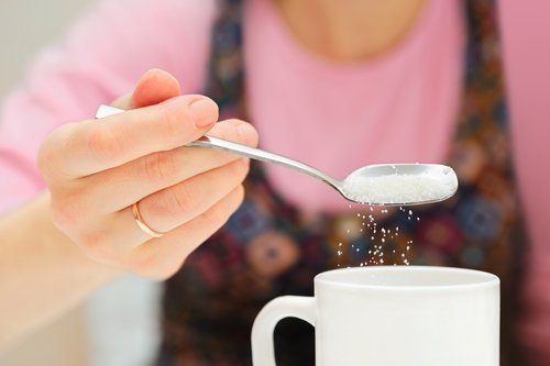 από τα χειρότερα συστατικά για να προσθέσετε στον καφέ  η ζαχαρη