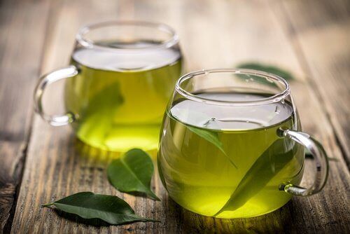 πράσινο τσάι με πιπερόριζα για την καταπολέμηση του λίπους της κοιλιάς