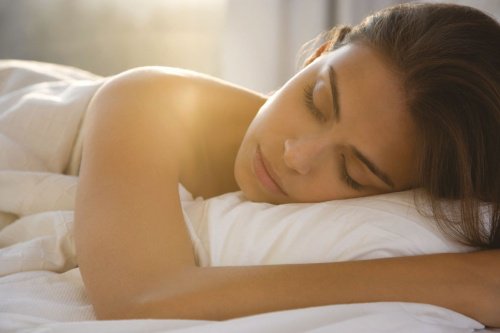 Φυσικές θεραπείες για καλύτερο ύπνο. Δοκιμάστε τες