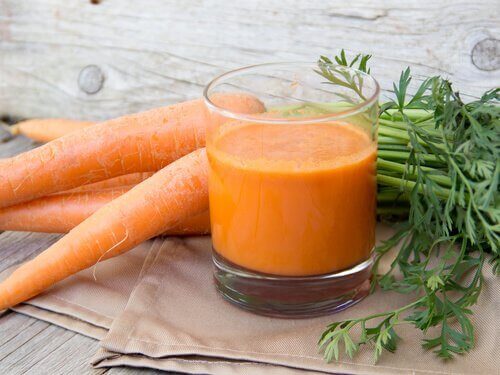 Χυμός από καρότο - Καρότα και χυμός