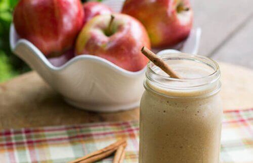 4 εκπληκτικά smoothies με μήλο για επίπεδο στομάχι