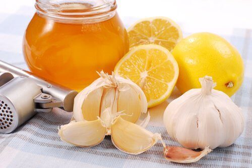 Ξεκινήστε δυναμικά τη μέρα σας με λεμόνι, σκόρδο και μέλι