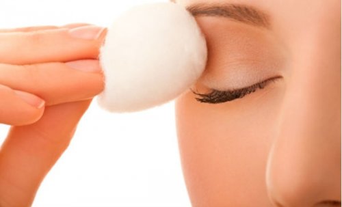 8 αποτελεσματικές θεραπείες για το κριθαράκι του ματιού