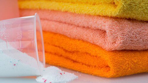 5 τρόποι να λευκάνετε τις πετσέτες χωρίς σκληρά χημικά