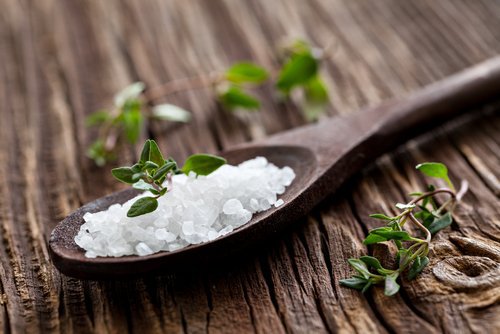 διατροφικές συνήθειες που προκαλούν κατάθλιψη - το αλάτι αυξάνει την αρτηριακή πίεση