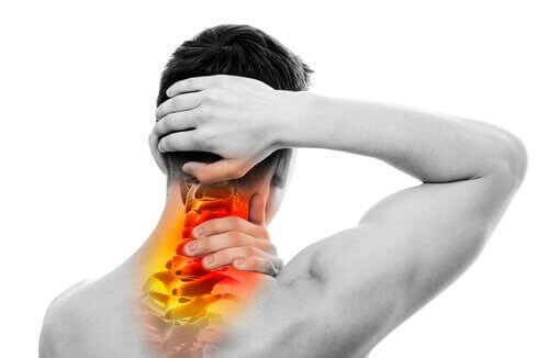 Θεραπεύστε φυσικά τον πόνο στον λαιμό και την πλάτη