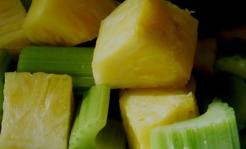 Ανανάς με σέλινο- Οφέλη της καθημερινής κατανάλωσης ανανά