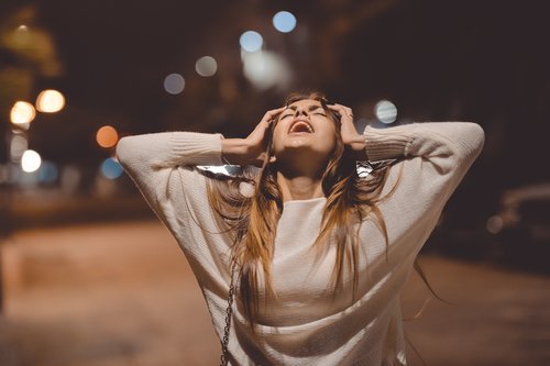 Οργισμένη γυναίκα- όργανα και τα συναισθήματα