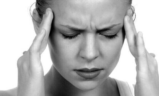νευραλγία τριδύμου Γυναίκα με πονοκέφαλο