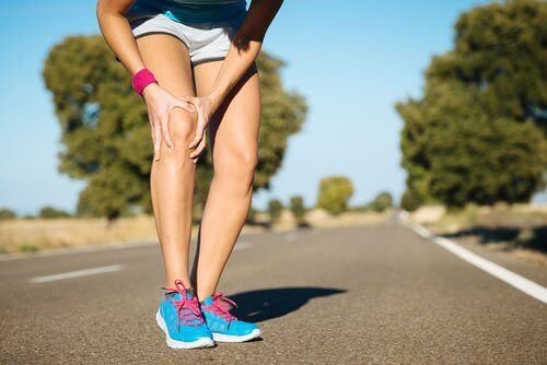 Πόνος στα γόνατα: τι δεν πρέπει να κάνετε