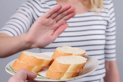 Αιτίες για ακανόνιστη περίοδο - Γυναίκα λέει όχι στο ψωμί