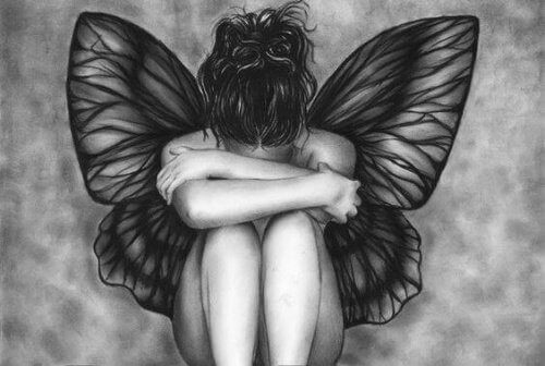 Μελαγχολία και κατάθλιψη - Γυναίκα με φτερά πεταλούδας στεναχωρημένη