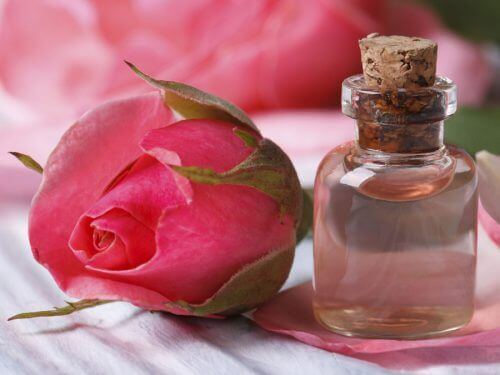 αιθέριο έλαιο, αγριο τριαντάφυλλο - θεραπείες που αναζωογονούν το δέρμα